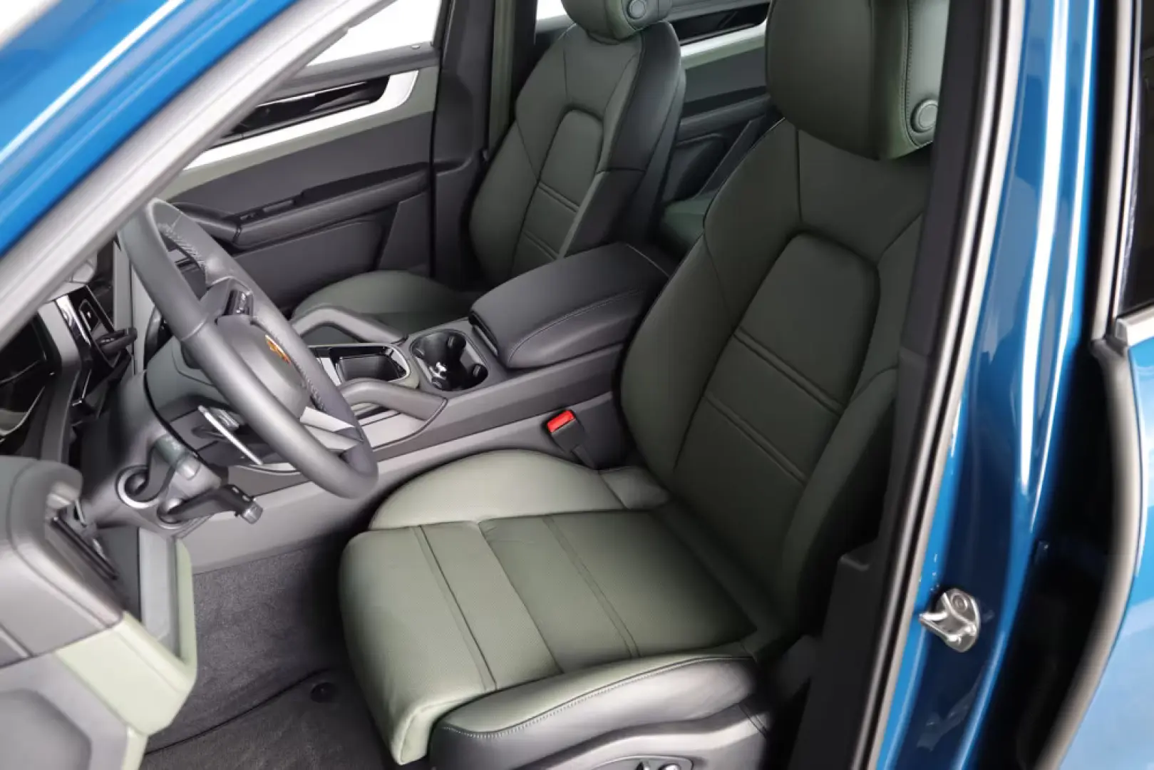 Porsche Cayenne V8 NEUESMODEL STAND PANO