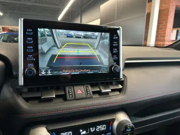 RAV4 Plug-in Hybrid 4x4 *Anhängerzug*HUD*