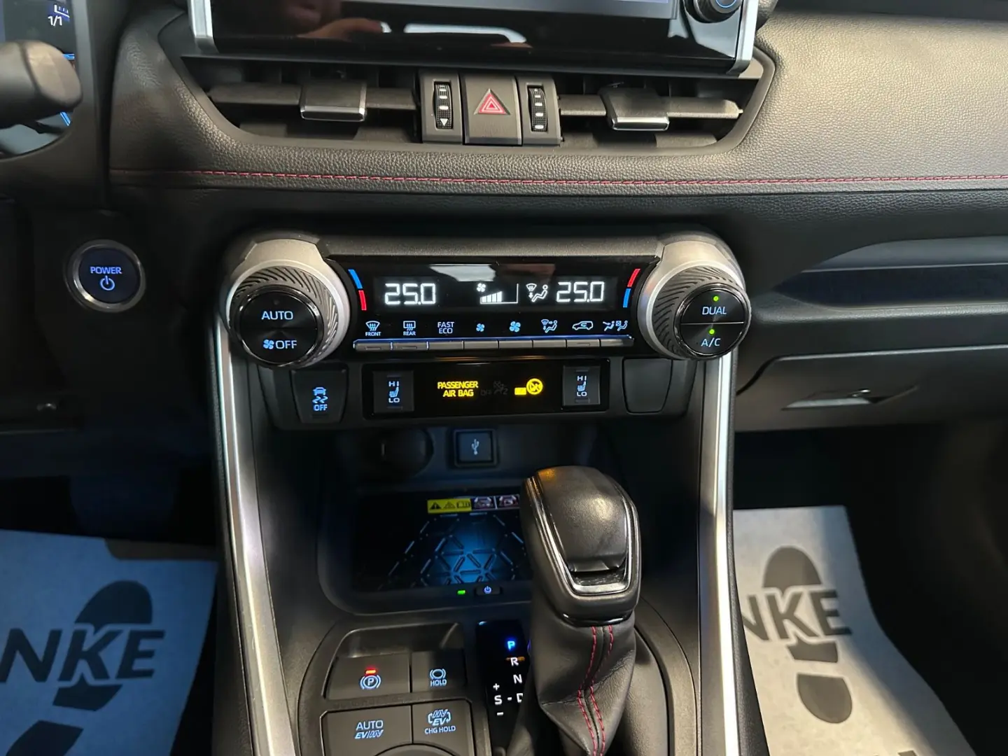 RAV4 Plug-in Hybrid 4x4 *Anhängerzug*HUD*