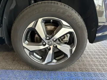 RAV4 Plug-in Hybrid 4x4 *Anhängerzug*HUD*