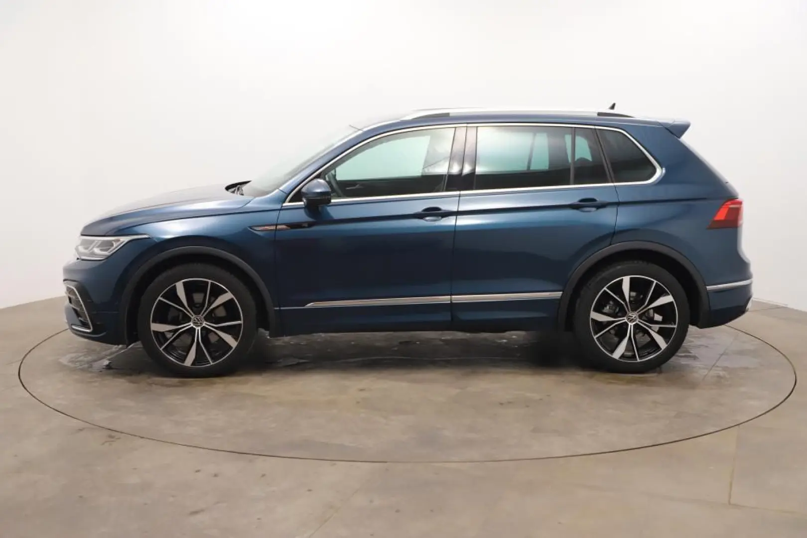 Volkswagen Tiguan R-Line 4Motion 2.0 TSI AHK*PDC*RFK*Klima