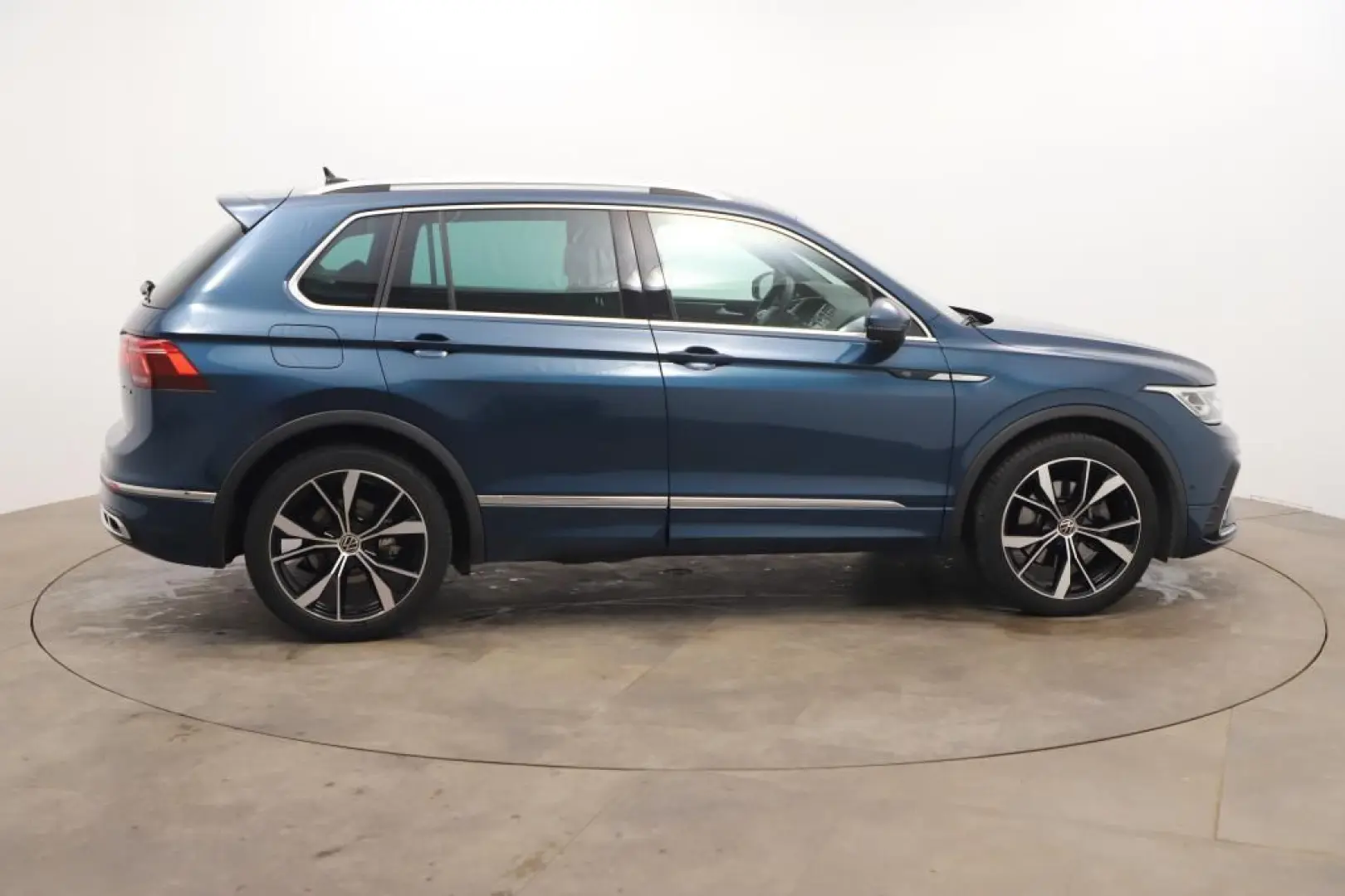 Volkswagen Tiguan R-Line 4Motion 2.0 TSI AHK*PDC*RFK*Klima