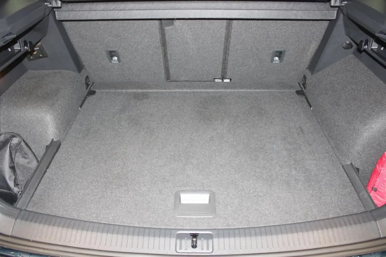 Volkswagen Tiguan R-Line 4Motion 2.0 TSI AHK*PDC*RFK*Klima