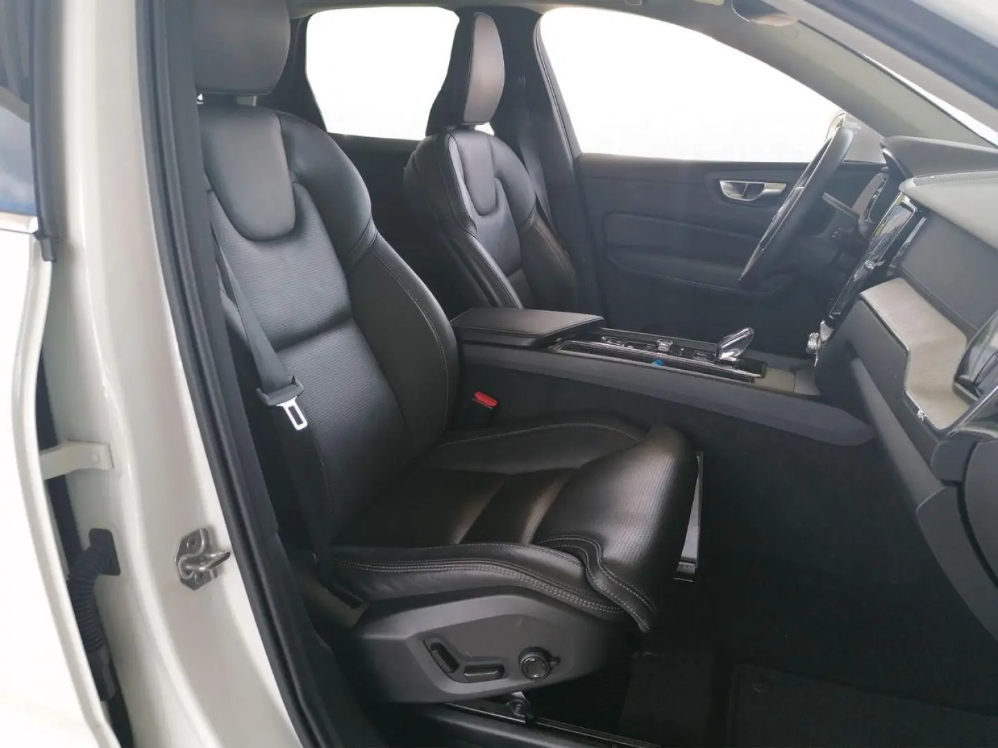 Volvo XC60 2.0 Inscription 197PS AWD Google-Nav