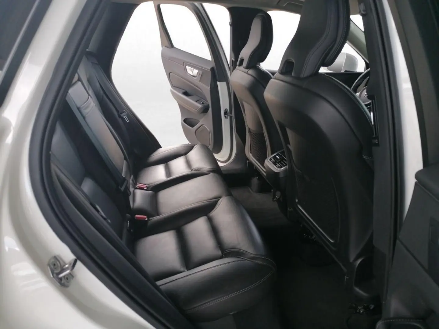 Volvo XC60 2.0 Inscription 197PS AWD Google-Nav