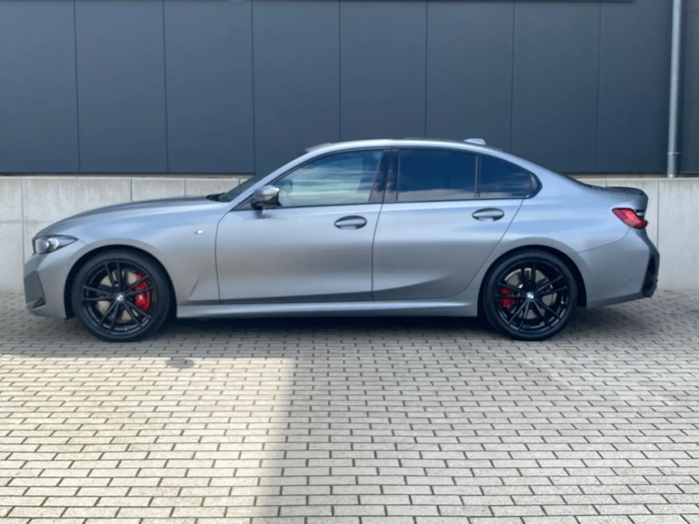 330i xDrive M Sport AHK/LED+/AKUSTIK/G-DACH/MEMO