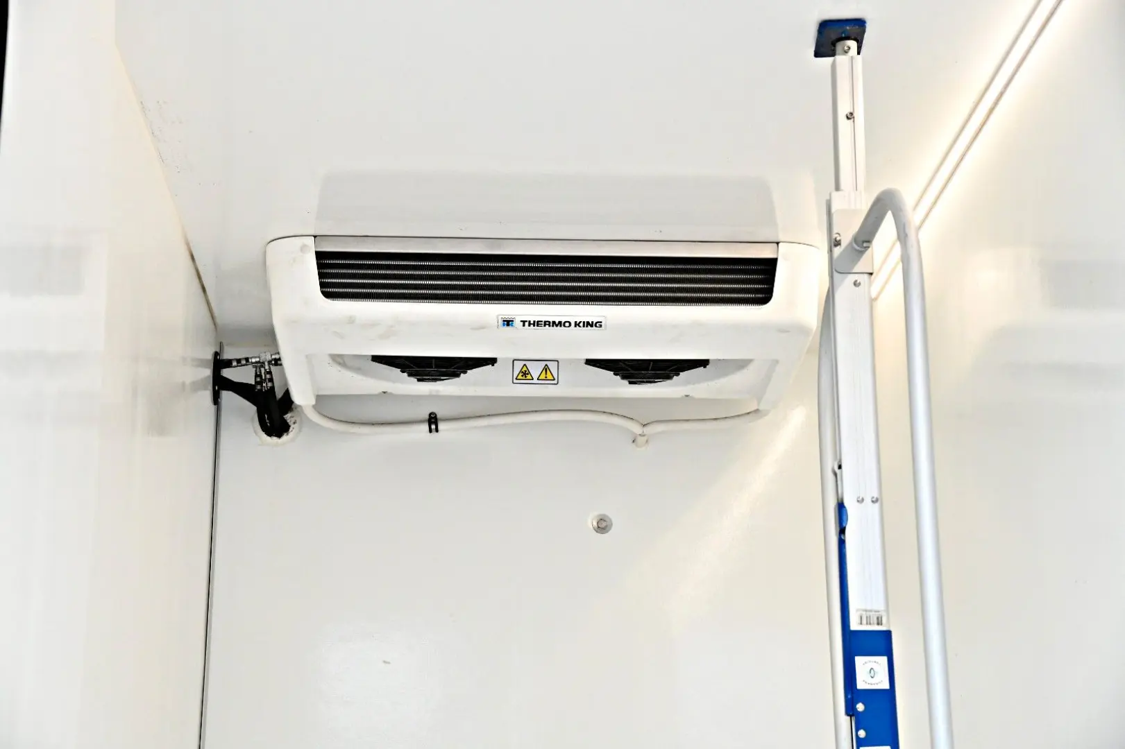 Transit Tief-Kühlkoffer -19°C 2-Zonen Kühlung