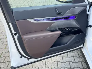 750e xDrive M Sport AHK PANO-SKY Massage Aut.Tür