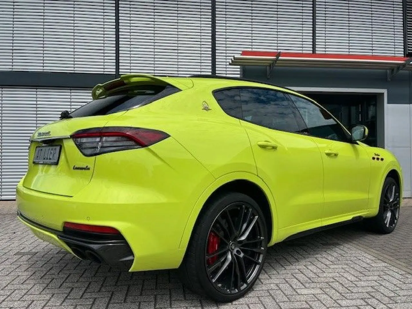 Maserati Levante 3.8 V8 Trofeo AWD HYPERGREEN CARBON