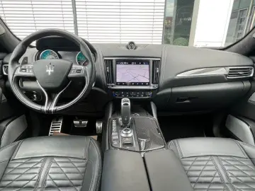 Maserati Levante 3.8 V8 Trofeo AWD HYPERGREEN CARBON