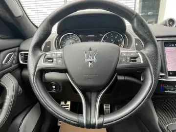 Maserati Levante 3.8 V8 Trofeo AWD HYPERGREEN CARBON