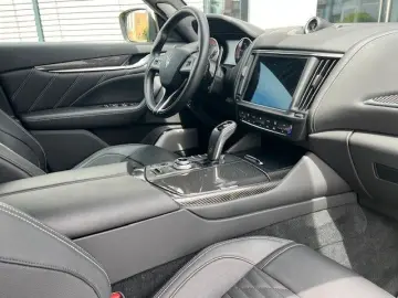 Maserati Levante 3.8 V8 Trofeo AWD HYPERGREEN CARBON