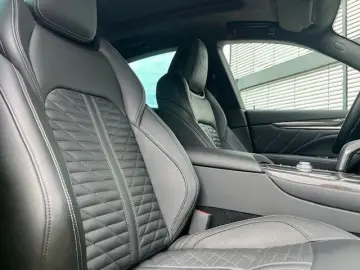 Maserati Levante 3.8 V8 Trofeo AWD HYPERGREEN CARBON