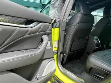 Maserati Levante 3.8 V8 Trofeo AWD HYPERGREEN CARBON