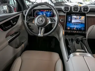 GLC 300 e 4M Avantgarde Advanced Plus AHK