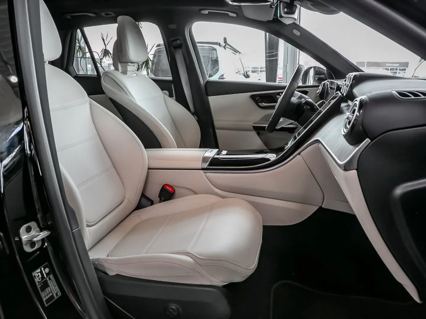 GLC 300 e 4M Avantgarde Advanced Plus AHK