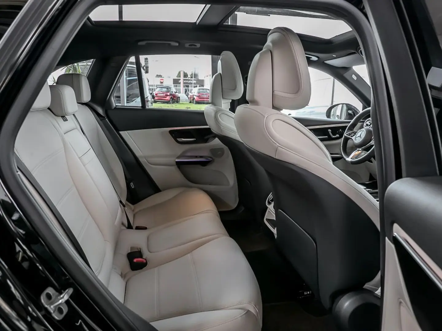 GLC 300 e 4M Avantgarde Advanced Plus AHK