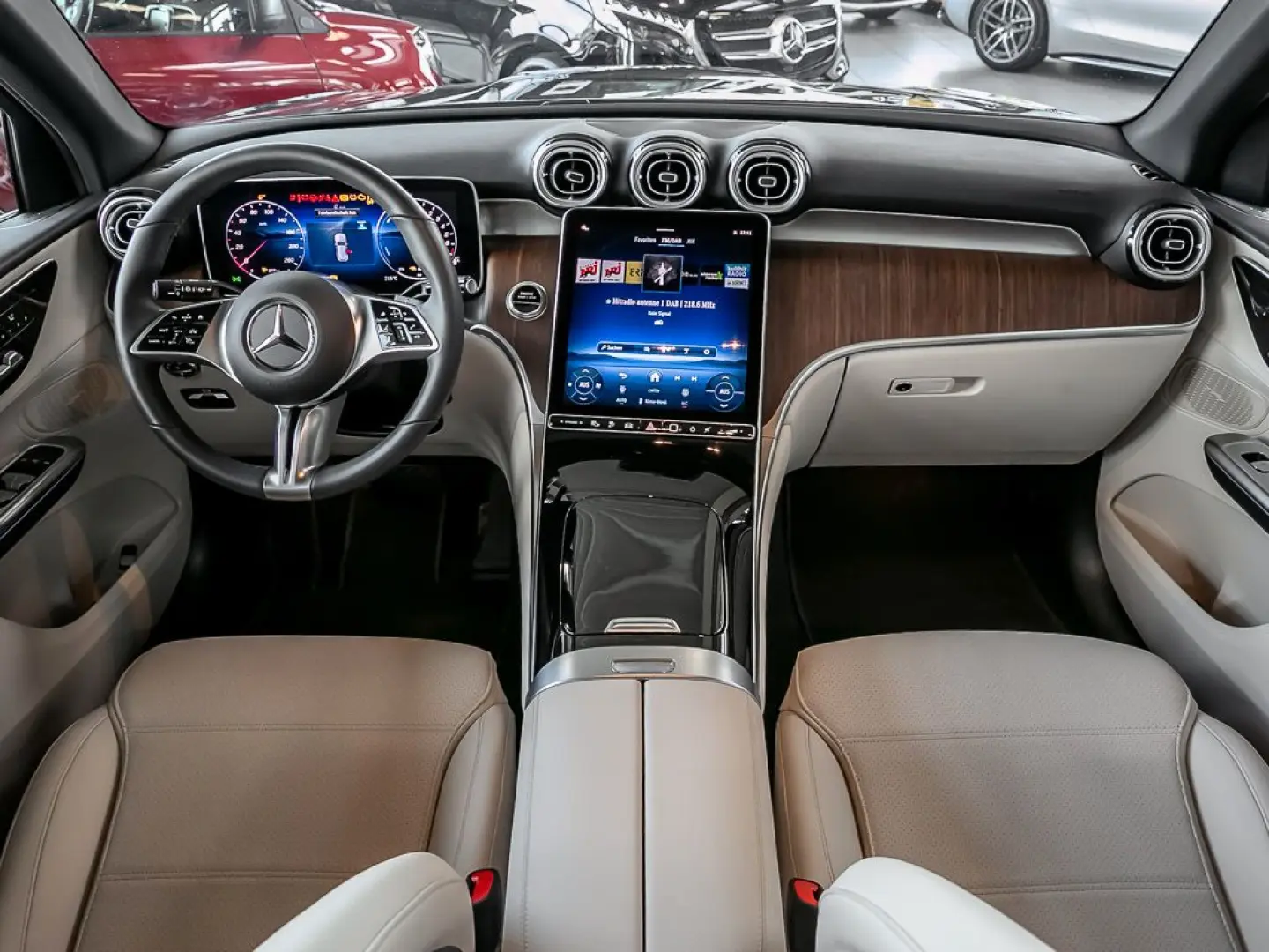 GLC 300 e 4M Avantgarde Advanced Plus AHK