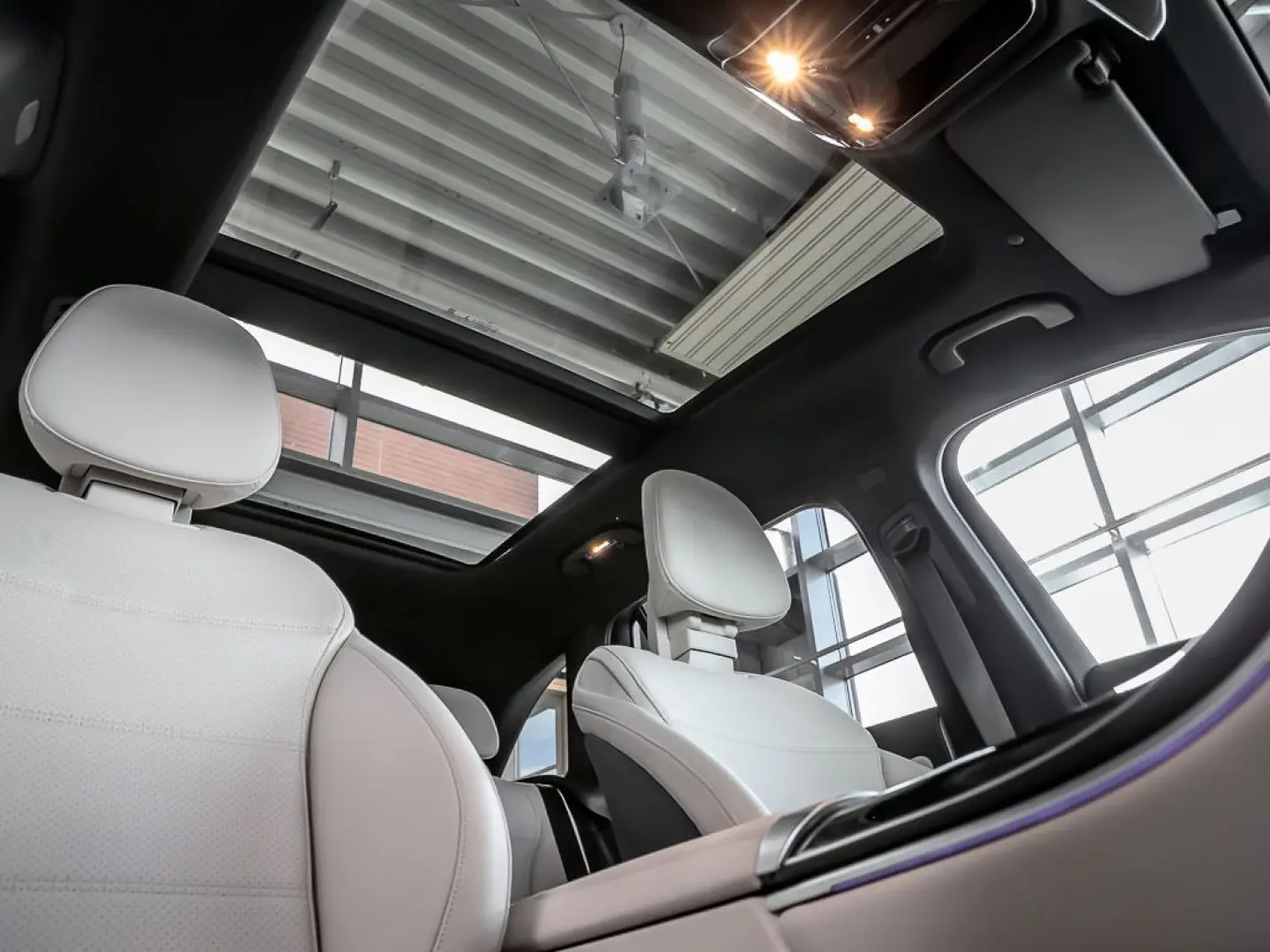 GLC 300 e 4M Avantgarde Advanced Plus AHK