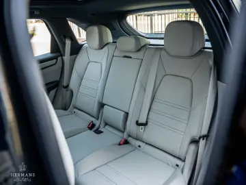Cayenne 3.0 E-Hybrid Platinum / 1st owner / Pano
