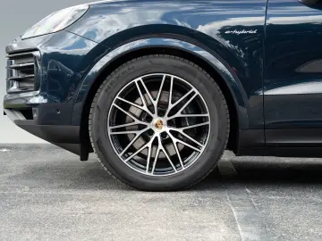 Cayenne E-Hybrid BOSE AHK 14 Wege Sitze 21 Zoll