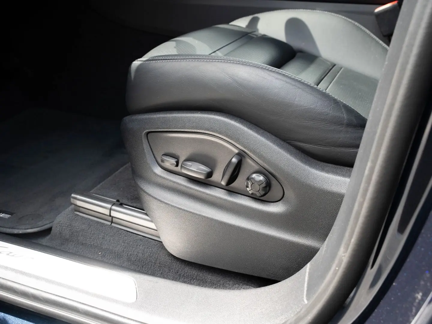Cayenne E-Hybrid BOSE AHK 14 Wege Sitze 21 Zoll