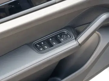 Cayenne E-Hybrid BOSE AHK 14 Wege Sitze 21 Zoll