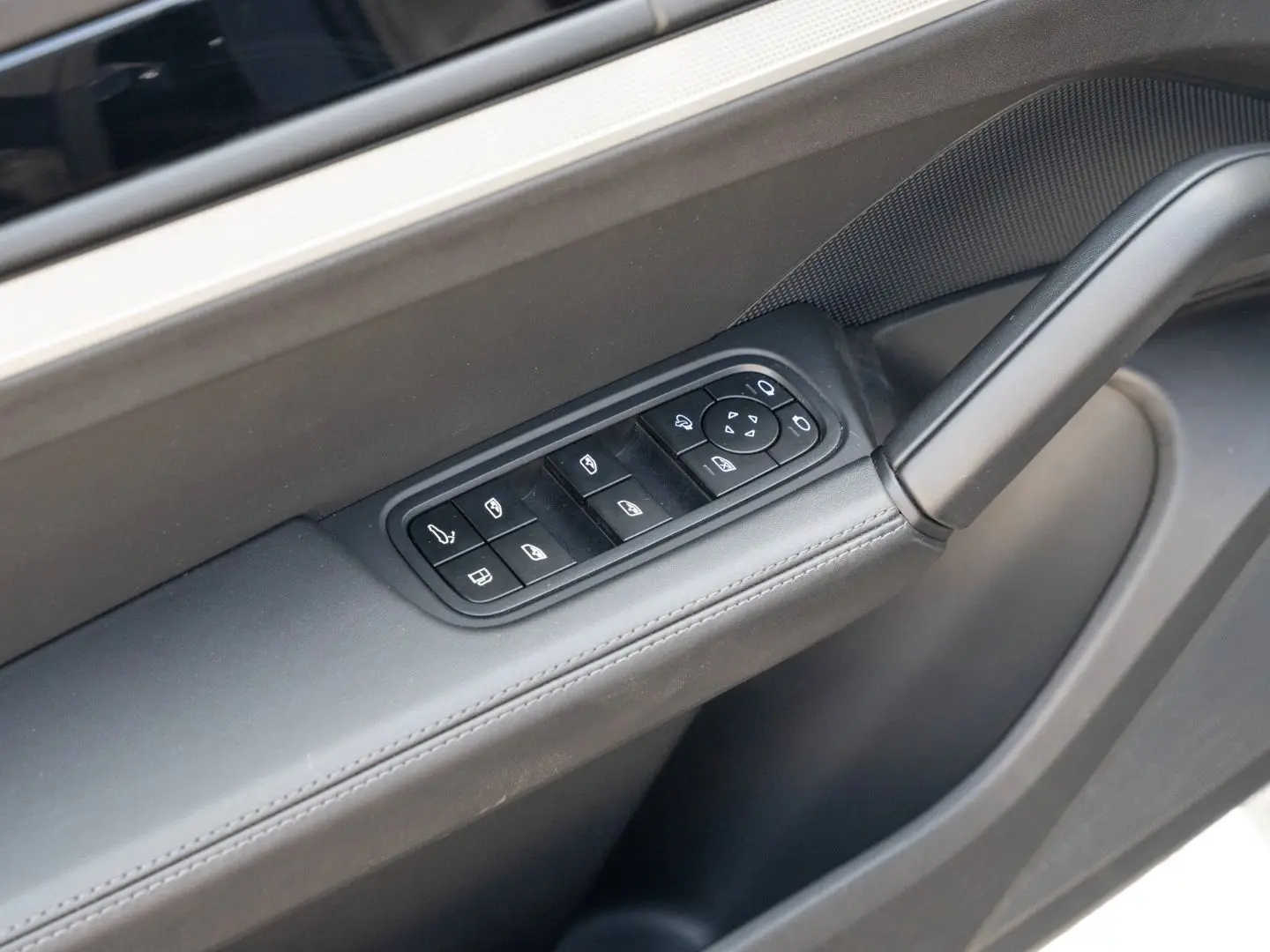 Cayenne E-Hybrid BOSE AHK 14 Wege Sitze 21 Zoll