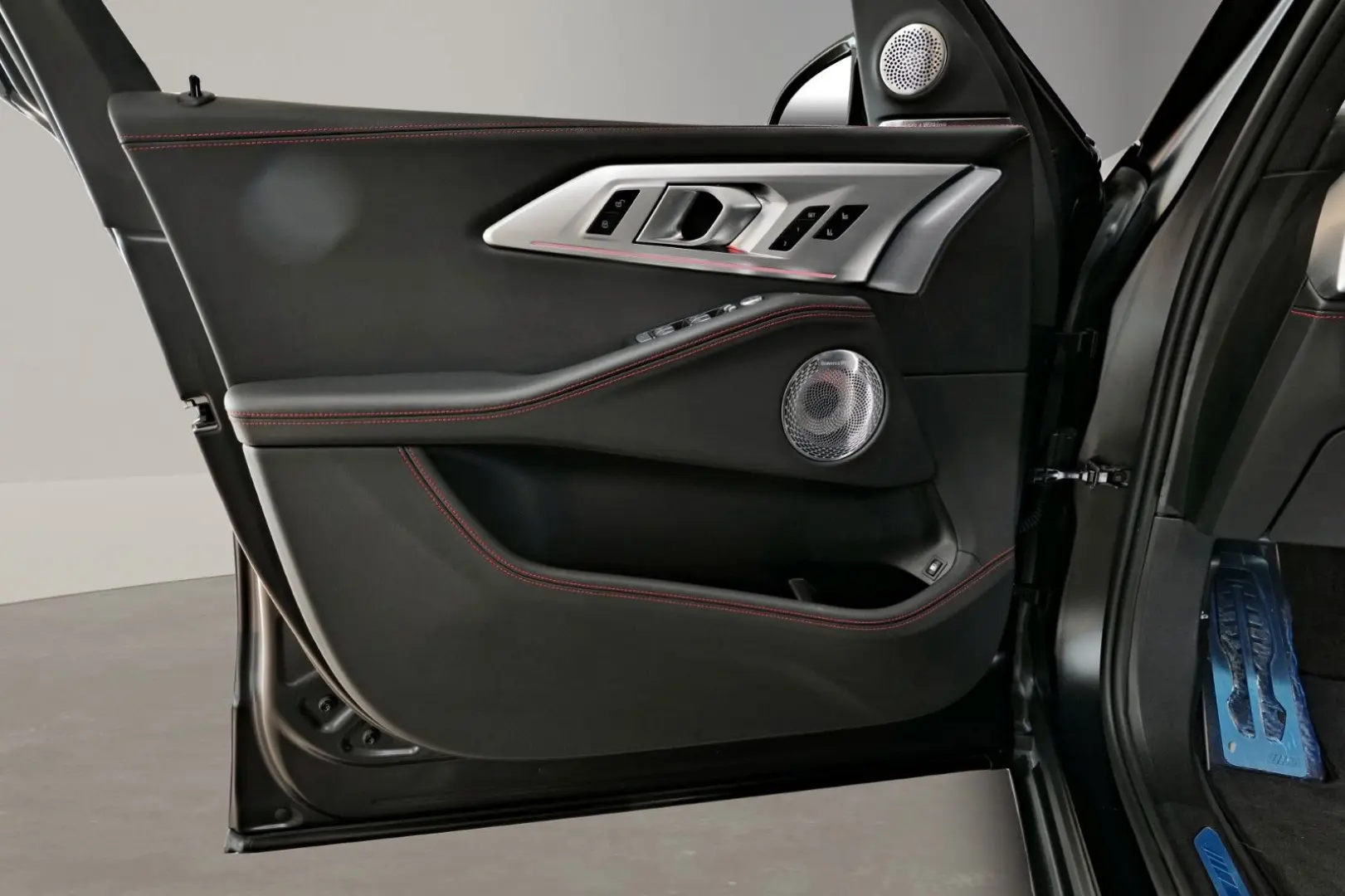 XM Label V8 / MASSAGE / CARBON /BOWERS & WILKINS