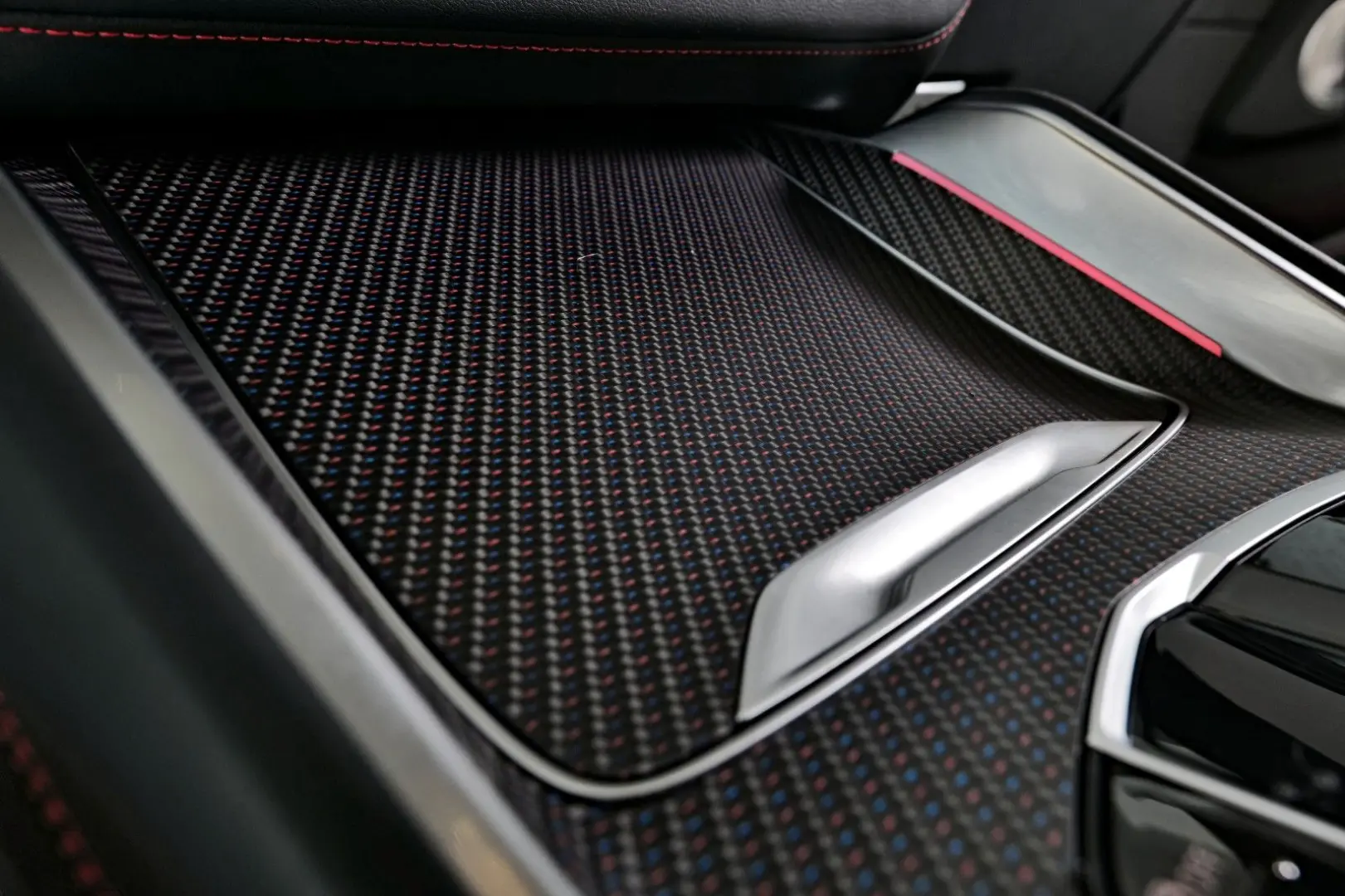 XM Label V8 / MASSAGE / CARBON /BOWERS & WILKINS