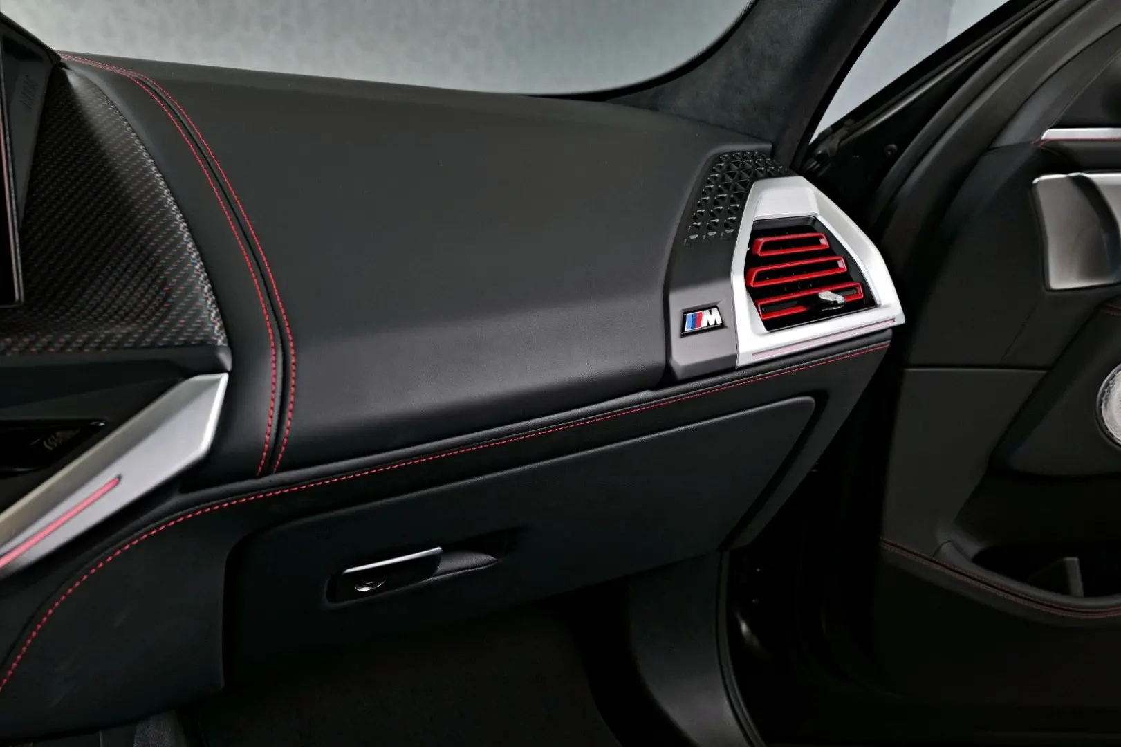 XM Label V8 / MASSAGE / CARBON /BOWERS & WILKINS