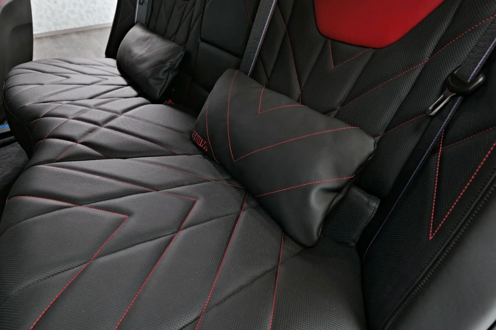 XM Label V8 / MASSAGE / CARBON /BOWERS & WILKINS