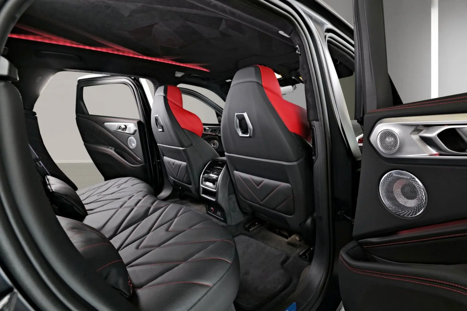 XM Label V8 / MASSAGE / CARBON /BOWERS & WILKINS
