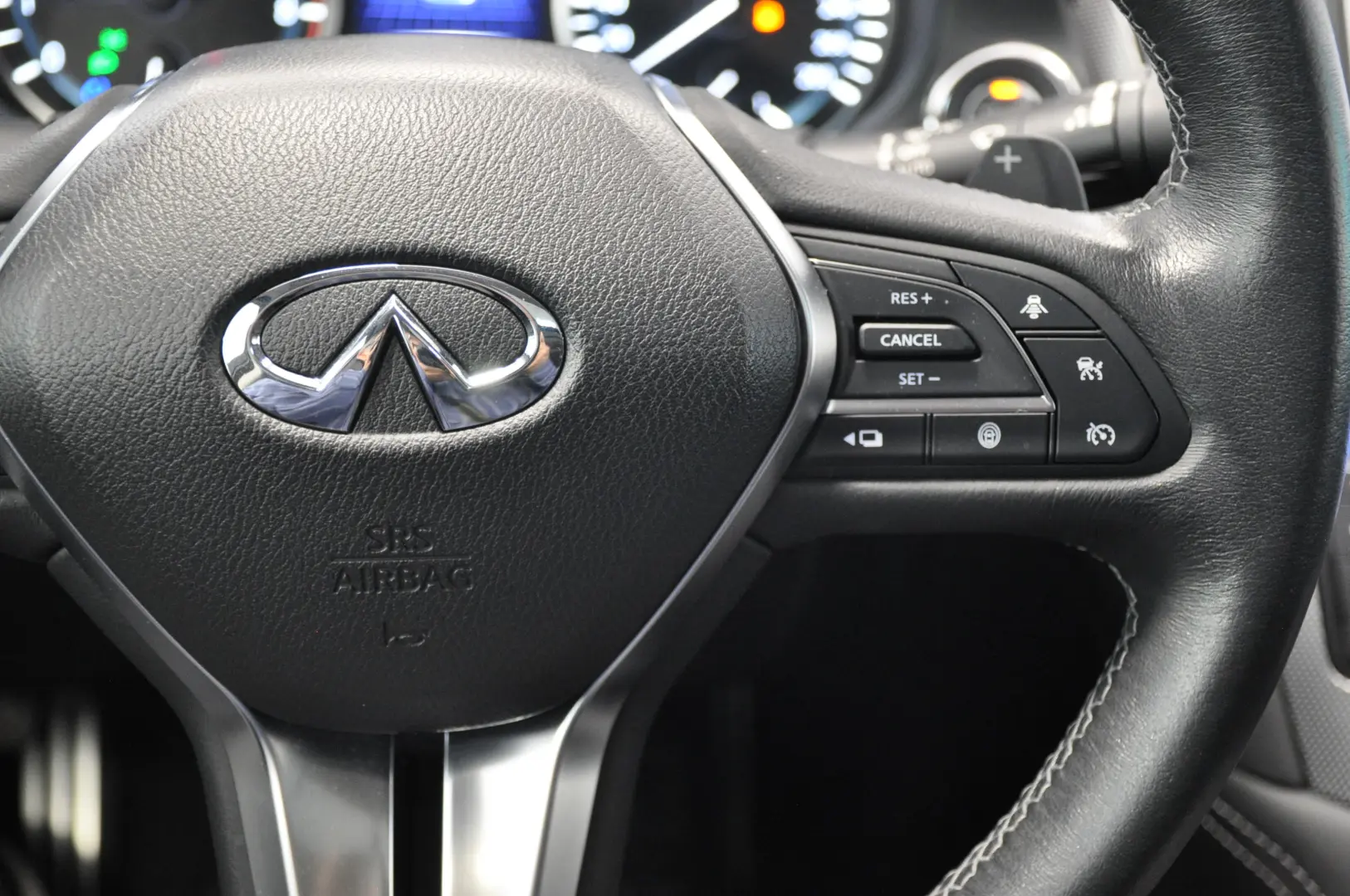 INFINITI Q50 HYBRID AWD V6 3.5L V6 364 CP