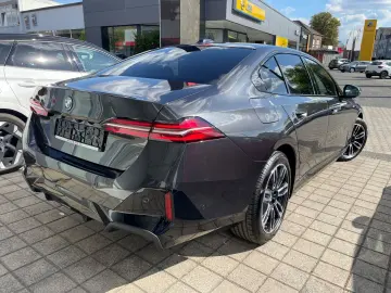 550 e MSPORT DAP PA+ AUTOB-ASSIST HK ICONIC-GLOW