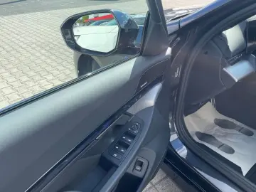 550 e MSPORT DAP PA+ AUTOB-ASSIST HK ICONIC-GLOW