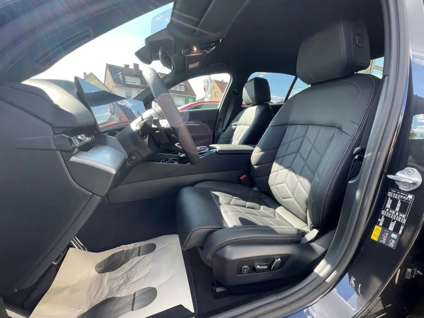550 e MSPORT DAP PA+ AUTOB-ASSIST HK ICONIC-GLOW