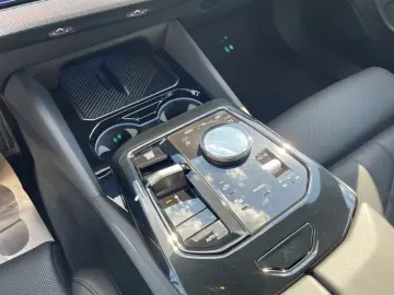550 e MSPORT DAP PA+ AUTOB-ASSIST HK ICONIC-GLOW
