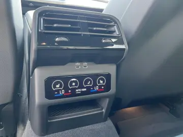 550 e MSPORT DAP PA+ AUTOB-ASSIST HK ICONIC-GLOW