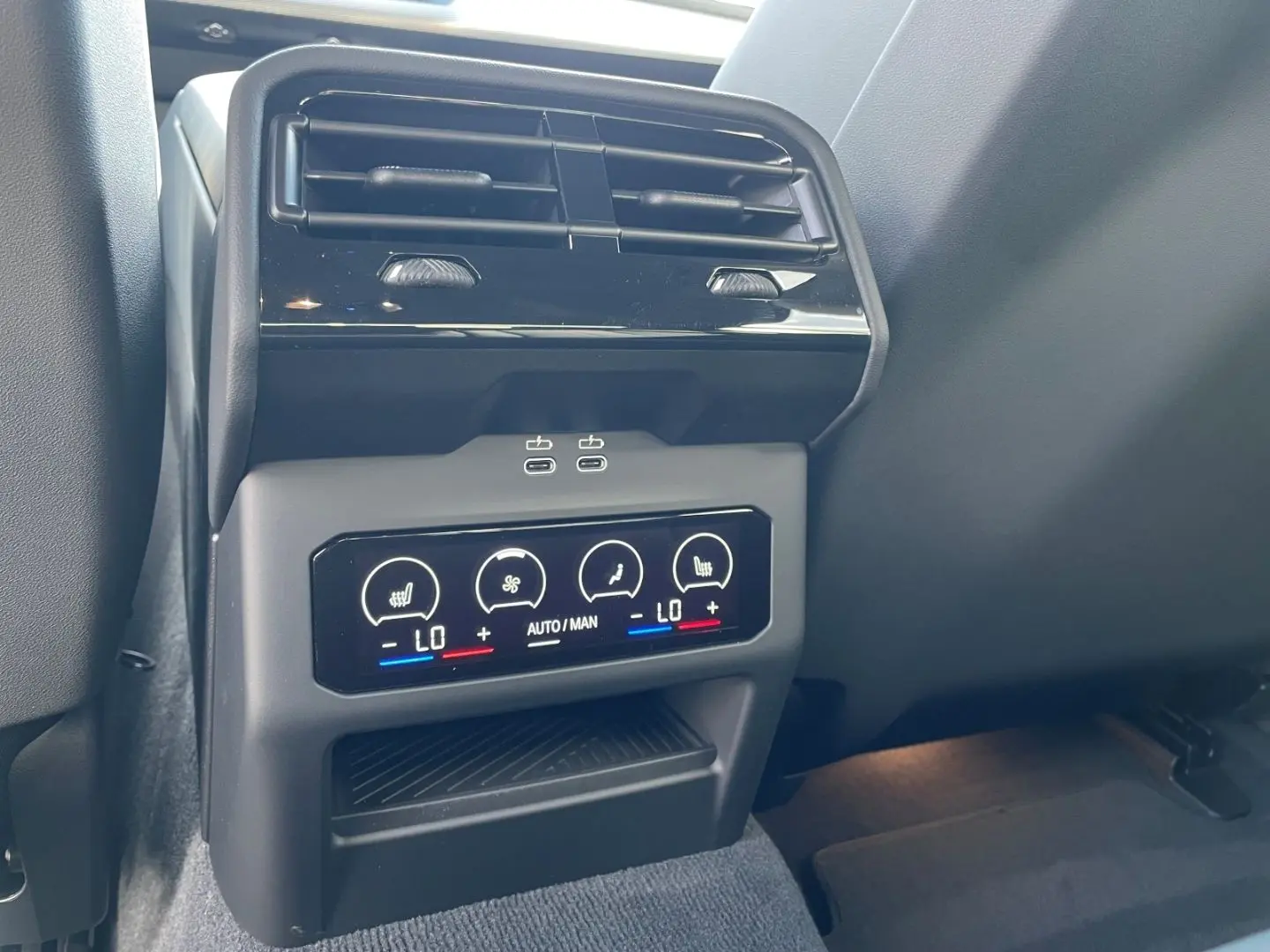 550 e MSPORT DAP PA+ AUTOB-ASSIST HK ICONIC-GLOW