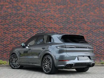 Cayenne E-Hybrid | Pas.Display - Pano - AHK