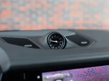 Cayenne E-Hybrid | Pas.Display - Pano - AHK