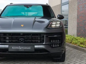 Cayenne E-Hybrid | Pas.Display - Pano - AHK