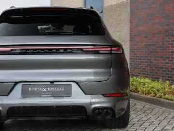 Cayenne E-Hybrid | Pas.Display - Pano - AHK