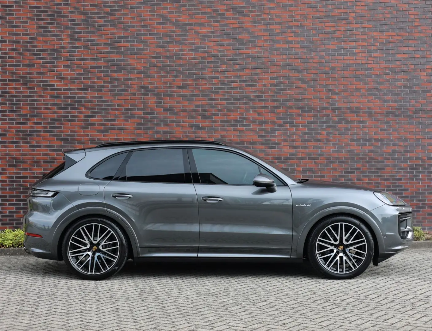 Cayenne E-Hybrid | Pas.Display - Pano - AHK