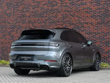 Cayenne E-Hybrid | Pas.Display - Pano - AHK