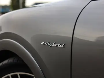 Cayenne E-Hybrid | Pas.Display - Pano - AHK