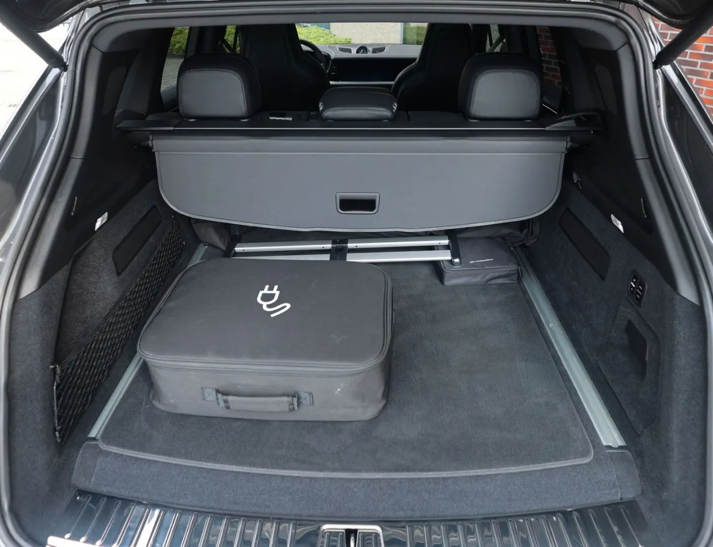 Cayenne E-Hybrid | Pas.Display - Pano - AHK