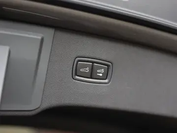 Cayenne E-Hybrid | Pas.Display - Pano - AHK