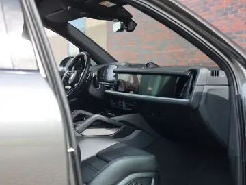 Cayenne E-Hybrid | Pas.Display - Pano - AHK